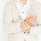 手の痛みイメージ